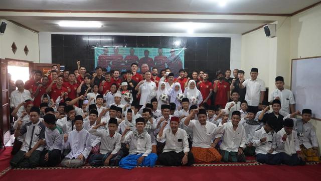 PSSI dan Timnas Indonesia kunjungi Pondok Pesantren Daarut Taubah.