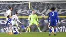 Pemain Leeds United Pablo Hernandez menendangan bola ke gawang Leicester City pada pertandingan Liga Premier Inggris di Elland Road, Leeds, Inggris, Senin (2/11/2020). Leicester City membantai Leeds United dengan skor 4-1. (Michael Regan/Pool via AP)