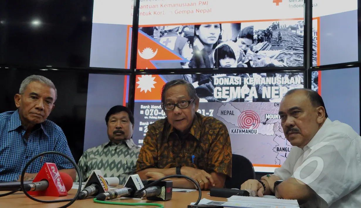 PMI siap mengirim bantuan ke Nepal pascagempa berkuatan 7,9 skala ritcher yang mengguncang pada Sabtu 25 April 2015, Jakarta, Senin (27/4/2015). PMI membuka 3 rekening untuk menerima bantuan dari masyarakat Indonesia. (Liputan6.com/Andrian M Tunay)