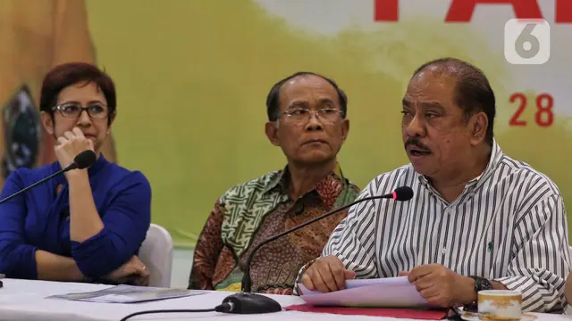 Politikus Partai Golkar Melchias Markus Mekeng (kanan). (Liputan6.com/Johan Tallo)