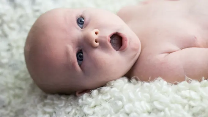 4 Cara Tepat untuk Mencegah dan Mengatasi Biang Keringat pada Bayi