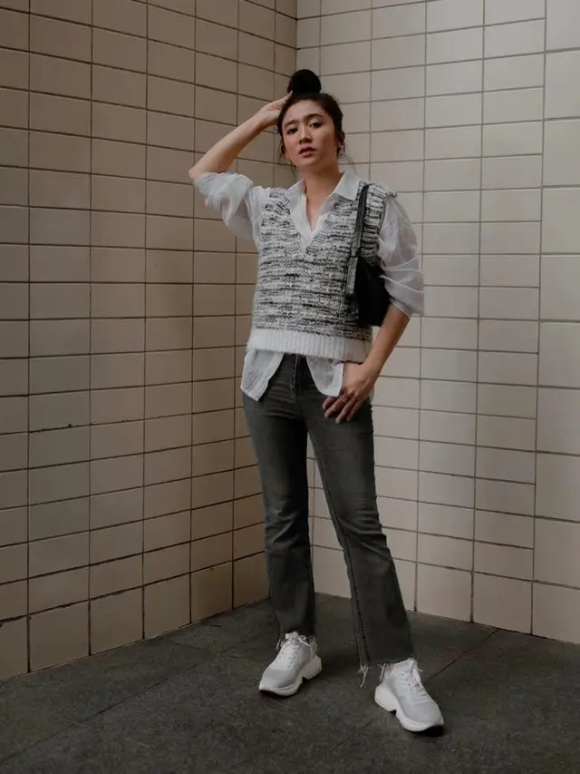 8 Ide Outfit Kemeja untuk Kerja yang Stylish dari Maudy Ayunda hingga Lesti Kejora