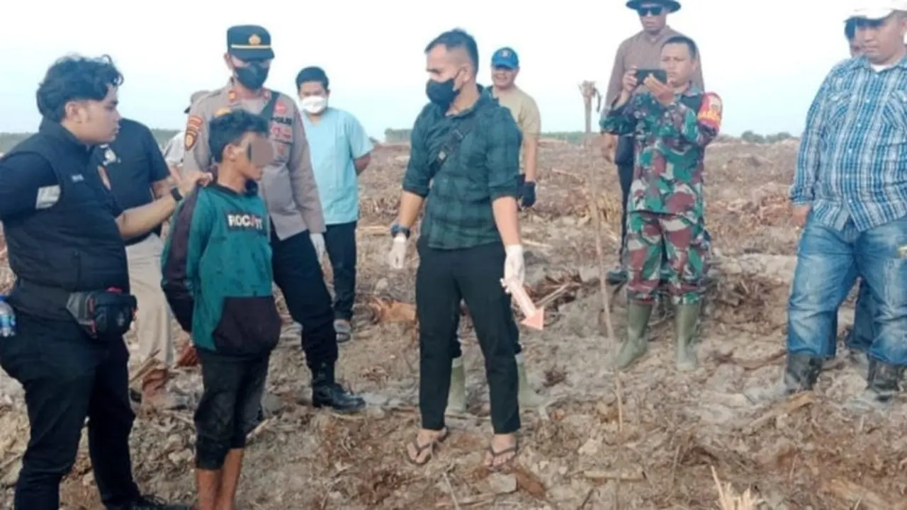 Polisi di Kampar Kiri Hilir melakukan olah tempat kejadian di lokasi suami bunuh istri.
