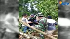 Longsor juga menutup ruas jalan alternatif yang menghubungkan Banjarharjo-Salem-Majenang.