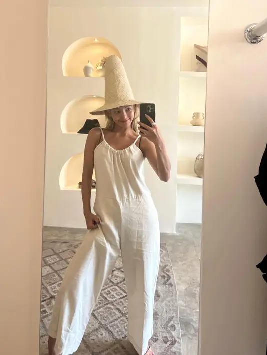 Hingga saat ini, Hyoyeon pun diketahui masih berada di Bali. Cukup lama berada di Indonesia untuk berlibur, tak sedikit netizen yang bergurau jika member SNSD ini begitu betah menetap di Indonesia. (Liputan6.com/IG/@hyoyeon_x_x)