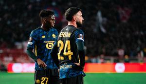 Aksi Calvin Verdonk bersama Lille saat bertandang ke markas Crvena Zvezda dalam lanjutan Liga Europa 2025/2026 di Belgrade, Serbia, Jumat (7/11/2025) dini hari WIB. (Dok. Lille)