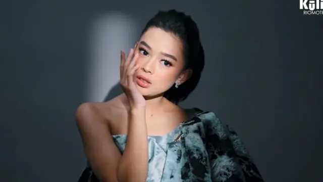 Ulang Tahun ke-14, Ini 6 Gaya Pemotretan Terbaru Aqeela Calista yang Makin Elegan