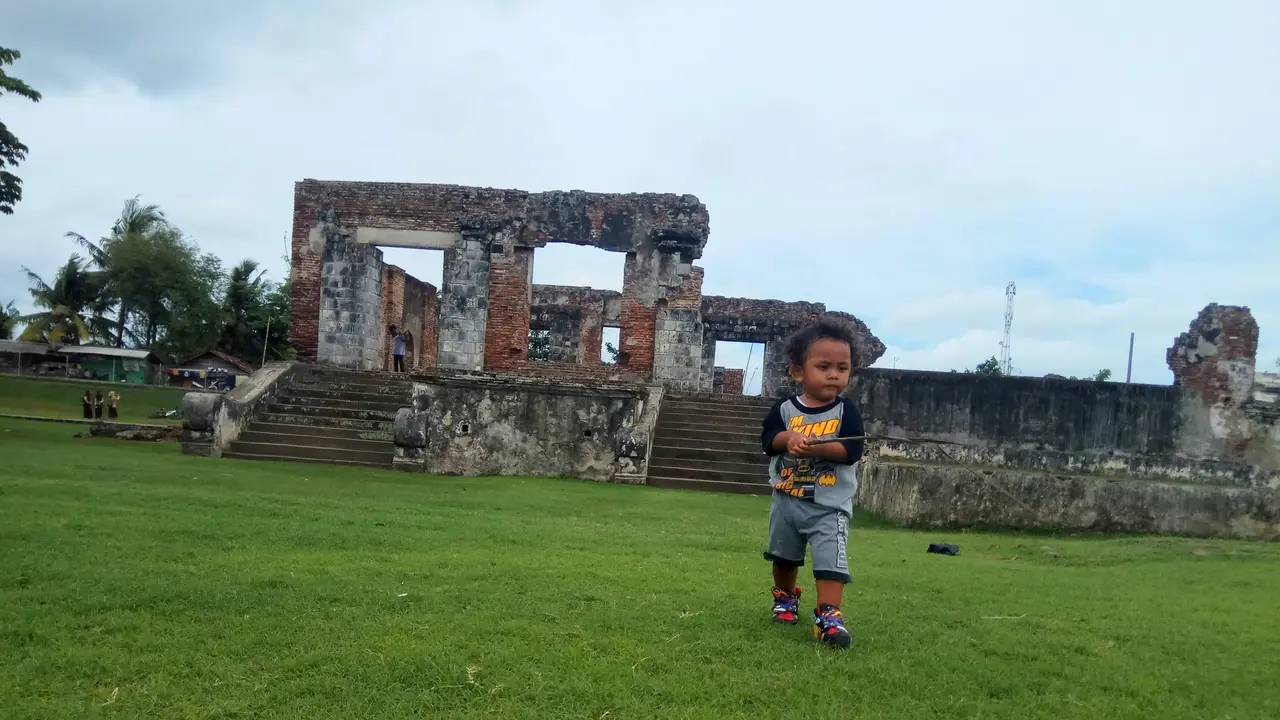 Reruntuhan Keraton Banten yang Jadi Lokasi Swafoto Favorit