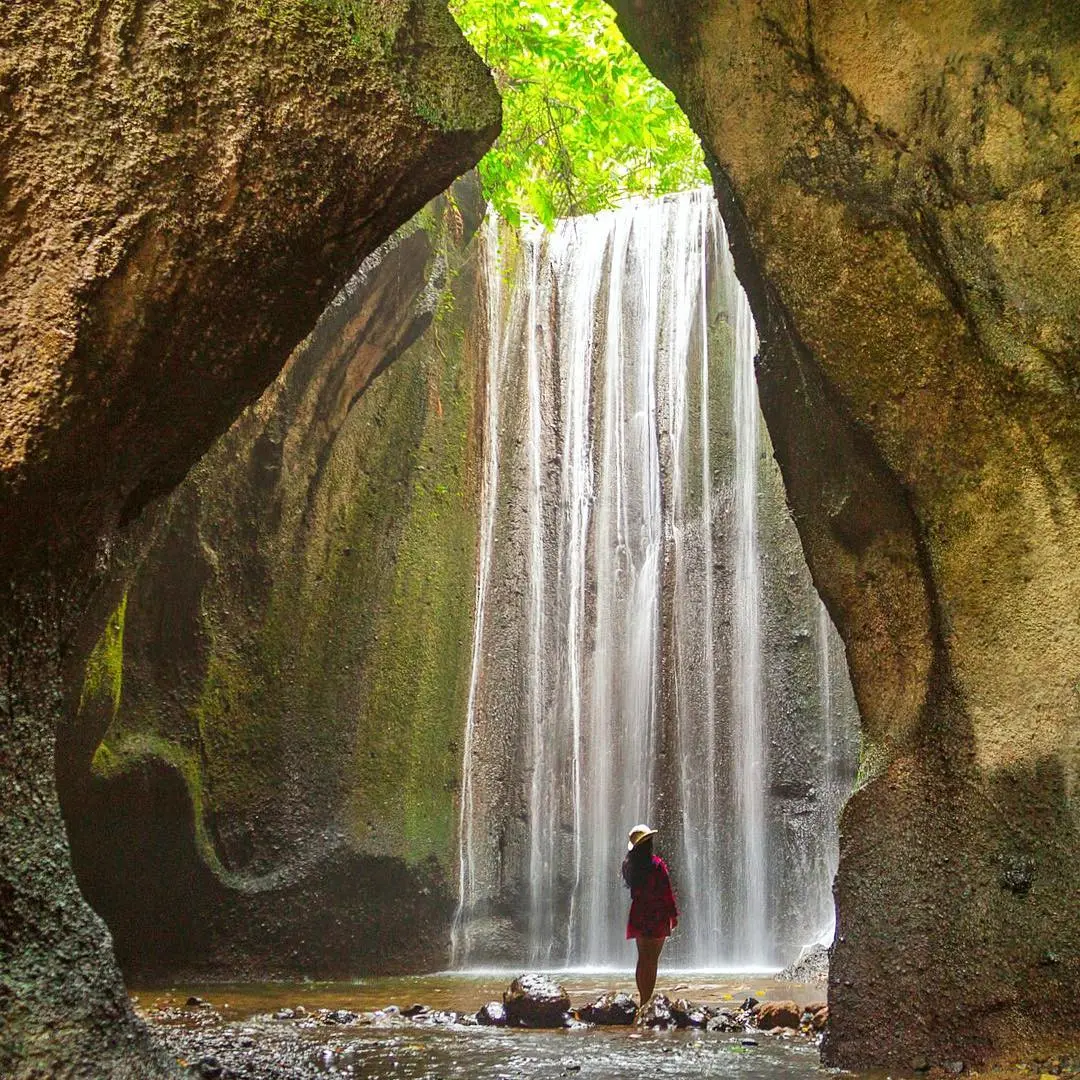 Air Terjun Tukad Cepung, Bali, bisa jadi tempat romantis untuk mengajak Gong Yoo pergi. (mdbakta_kardana/Instagram)
