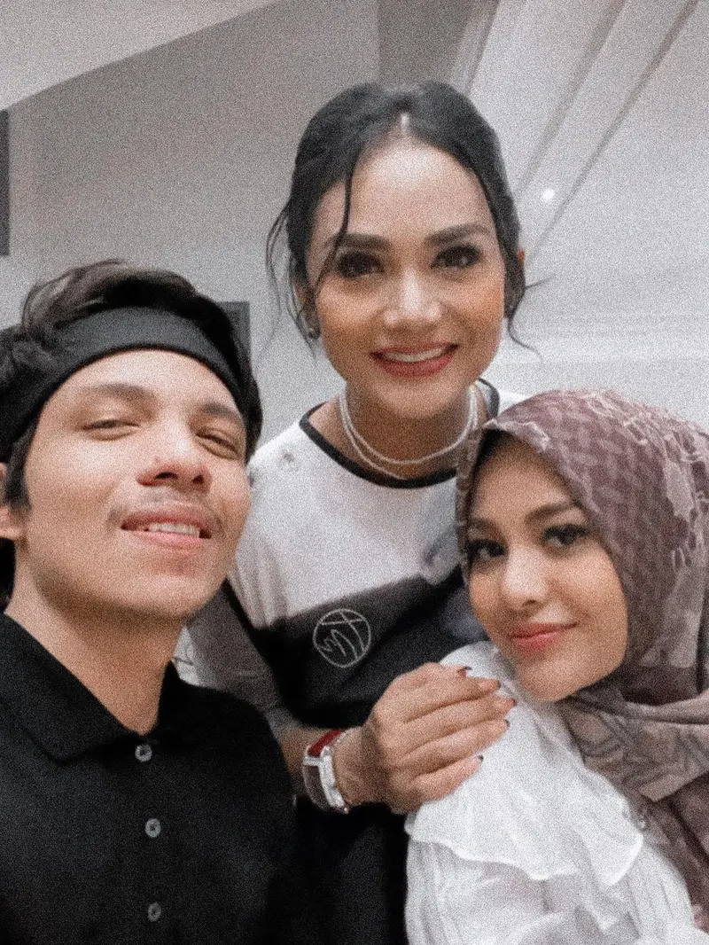 [Fimela] Krisdayanti, Aurel Hermansyah dan Atta Halilintar