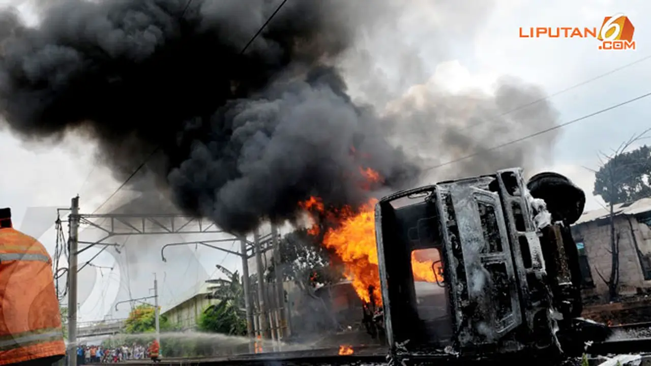 kecelakaan-kereta-131210b.jpg