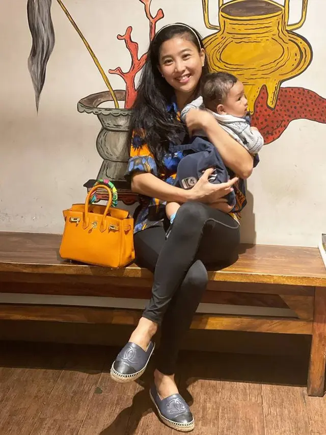 Olivia Zalianty dan keluarga (instagram/oliviazalianty)