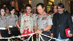 Kapolri Jenderal Sutarman membuka pameran Foto Pilpres 2014 di Mall Casablanca, Jakarta, Kamis (6/11/2014)(Liputan6.com/Johan Tallo)