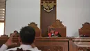 Hakim tunggal, Tati Hardianti, saat mendengarkan saksi pada lanjutan sidang Praperadilan SDA di Pengadilan Negeri Jakarta Selatan, Kamis (2/4/2015).  Sidang lanjutan Praperadilan dengan agenda mendengarkan keterangan saksi ahli. (Liputan6.com/Johan Tallo)