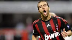 AC Milan's French midfielder Mathieu Flamini reacts after missing a goal against Torino during their Italian Serie A football match on April 19, 2009 at San Siro Stadium in Milan. AFP PHOTO / DAMIEN MEYER