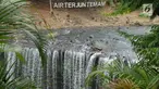 Air terjun Temam yang berada di Kota Lubuklinggau, Sumatera Selatan, Rabu (10/1). Air Terjun ini dijuluki dengan Niagara mini karena bentuknya mirip dengan air terjun tersohor di perbatasan AS dan Kanada tersebut. (Liputan6.com/Immanuel Antonius)