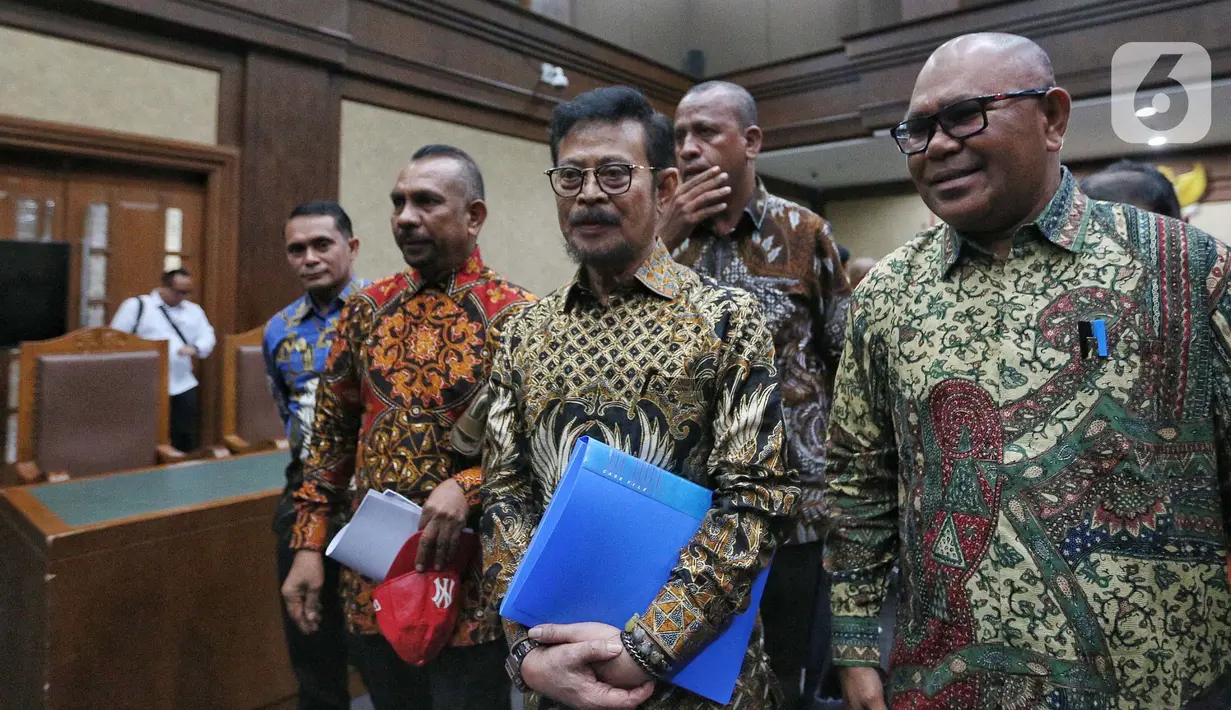 Ketiganya diduga melakukan pemerasan disertai penerimaan gratifikasi sekitar Rp 13,9 miliar. (Liputan6.com/Angga Yuniar)