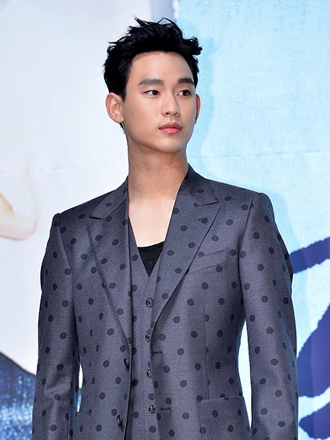 Reaksi Lucu Kim Soo Hyun Saat Dicium IU di Producers 