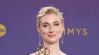 Melihat gaya Elizabeth Debicki duplikasi gaya Putri Diana di Emmy Awards 2024 (@elizabethdebickinators)