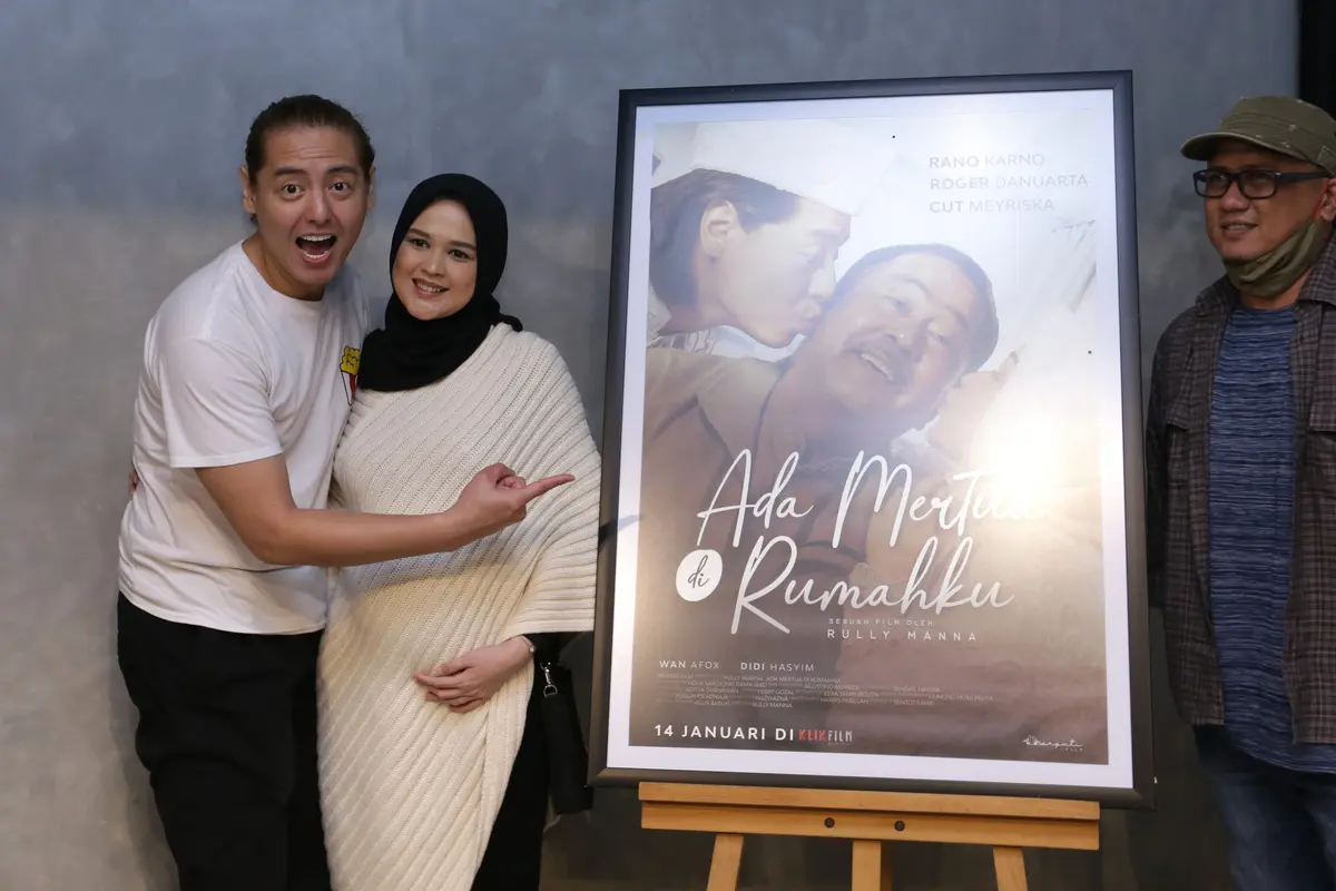 [Fimela] Roger Danuarta dan Cut Meyriska di Film Ada Mertua di Rumahku