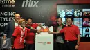 Peresmian kerja sama Telkom dengan Iflix yang akan hadir dalam saluran IndiHome, Jakarta, Selasa (19/4). Pelanggan layanan internet IndiHome akan dapat menonton berbagai judul film hingga total 20.000 jam secara online. (Liputan6.com/Johan Tallo)