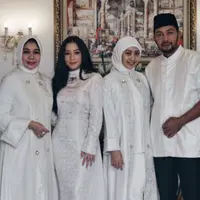 Nikita Willy saat merayakan Lebaran 2017 bersama keluarganya. (Instagram @nikitawillyofficial94)