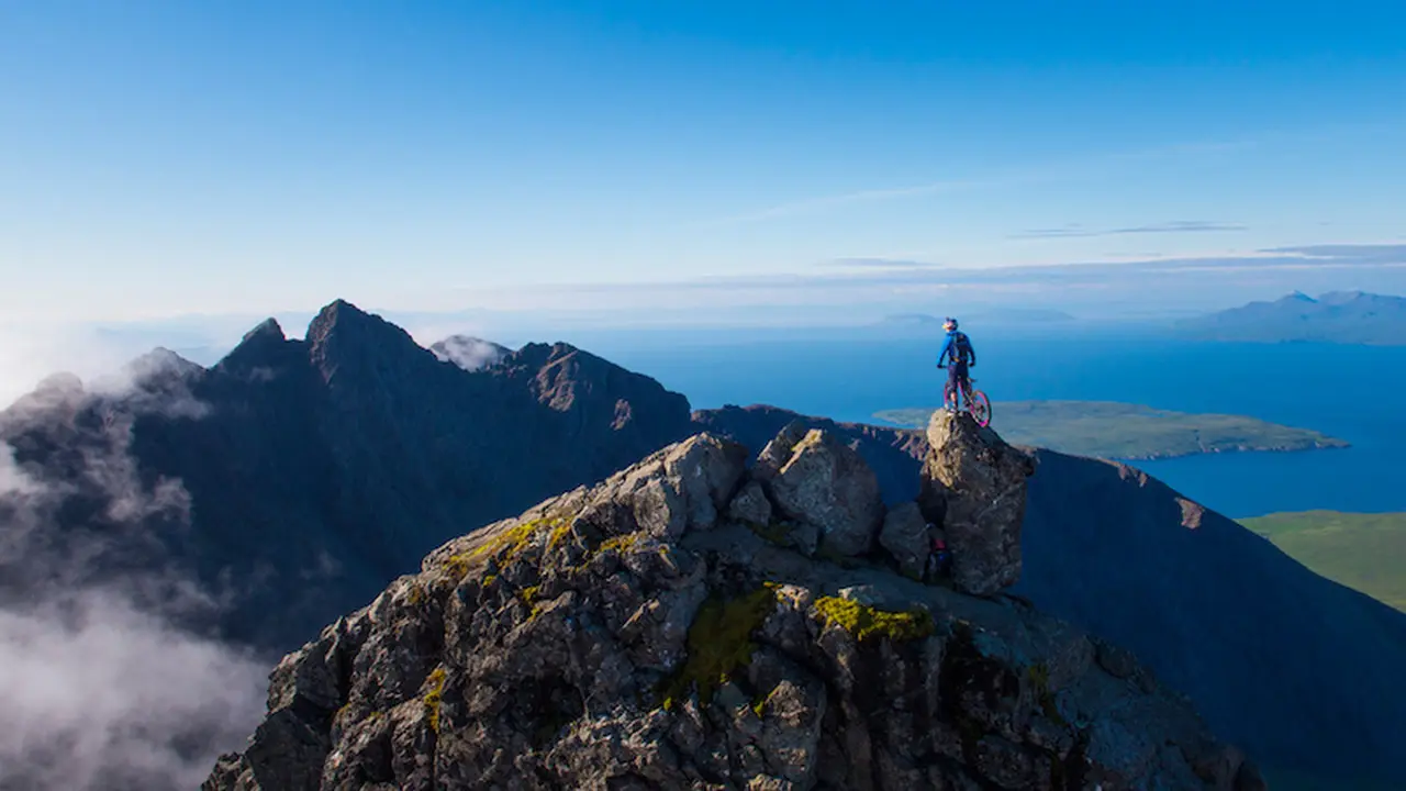 Melihat Aksi Ekstrem Danny MacAskill Nikmati Alam Skotlandia