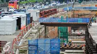 Salah satu titik proyek pembangunan jalur Mass Rapid Transit (MRT) di sepanjang Jalan Sudirman, Jakarta, Kamis, (25/5/2016). Ahok berharap investor bisa ikut bergabung bantu percepat pembangunan infrastruktur DKI. (Liputan6.com/Yoppy Renato)