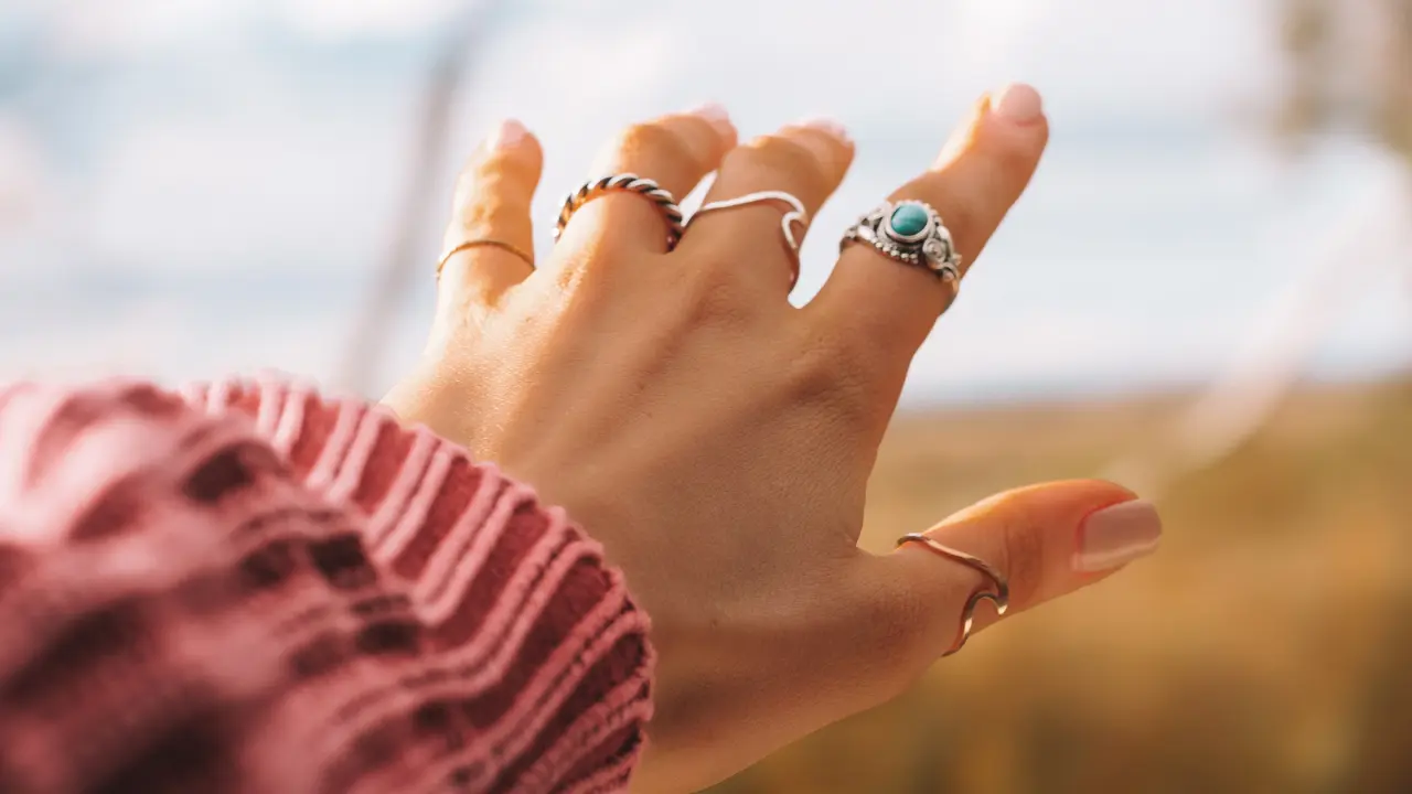 Tebak Kepribadian Seseorang dari Letak Cincin yang Dipakai
