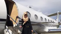 Jeanita, Pramugari Cantik Pesawat Jet Pribadi  