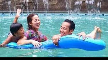 Tak Hanya Nia Ramadhani 4 Artis Ini Punya Kolam Renang Mewah Di