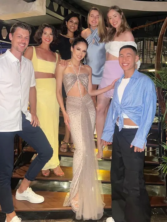 Cinta Laura terlihat stunning dengan gaun yang dikenakan dan tuai pujian sebagai Birthday Queen [@claurakiehl]