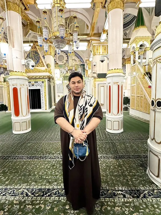 Outfit Ivan Gunawan saat di Tanah Suci, Selalu Modis (Foto: Instagram @ivan_gunawan)