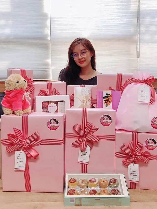 Transformasi Gaya Rambut Kim Ji Won. [@geewonii]