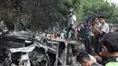 Mobil-mobil tersebut terparkir di seberang Mako Brimob Polda Metro Jaya. (merdeka.com/Arie Basuki)