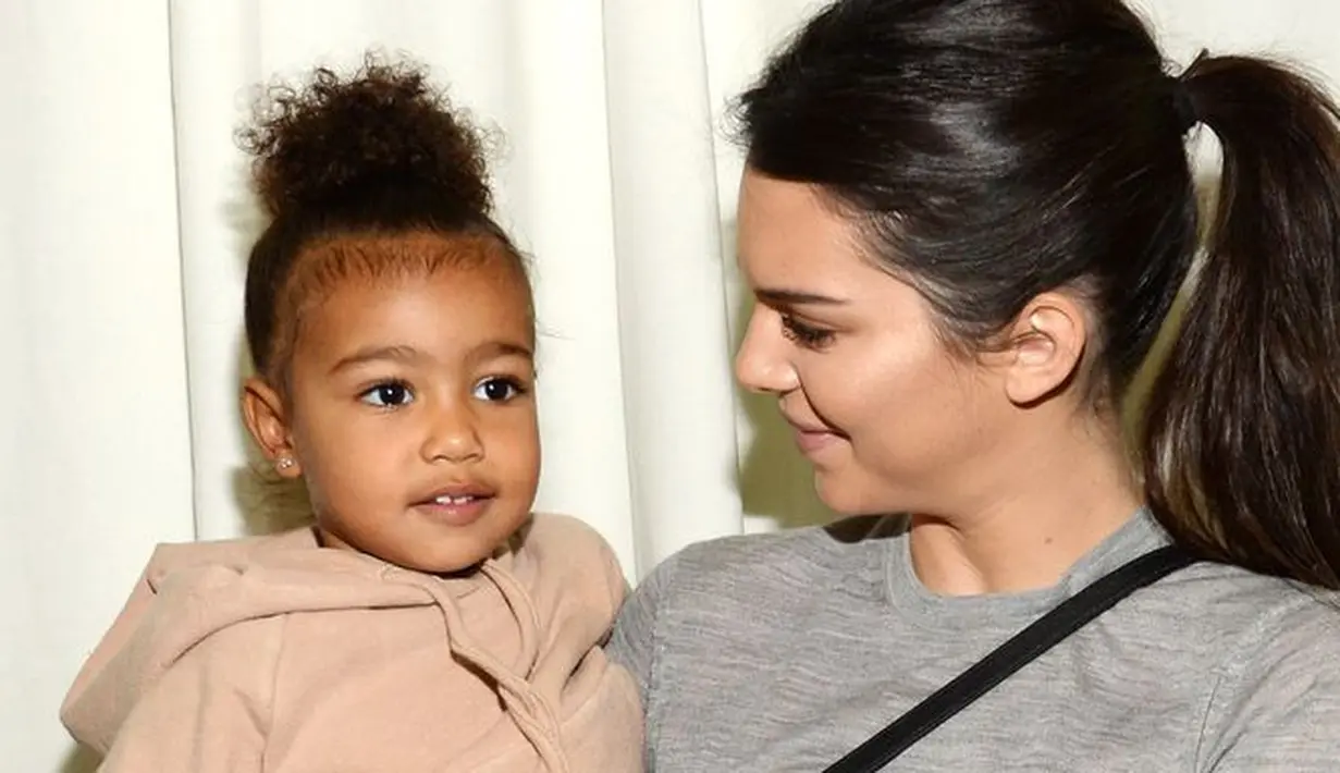 Meski demikian, Kendall Jenner mengaku ia sangat menyayangi semua keponakannya. (Getty Images - Harper's Bazaar)