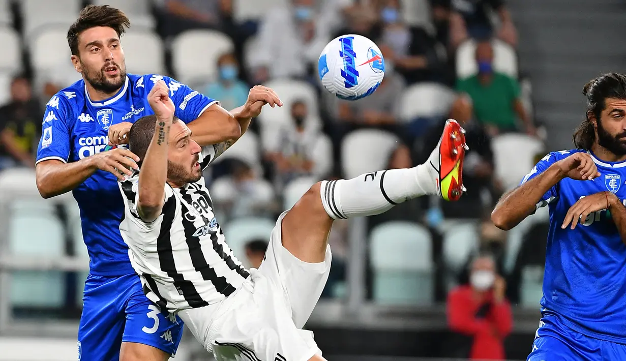 Gol Mancuso itu membuat kepercayaan diri anak asuh Aurelio Andreazzoli semakin bersemangat menyerang. Mereka kemudian semakin rajin menyerang dan membuat pertahanan Juventus kewalahan. (Foto: AFP/Isabella Bonotto)