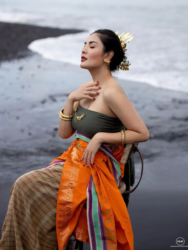 7 Pemotretan Nindy Ayunda dan Jovi Adhiguna dengan Busana Adat Bali