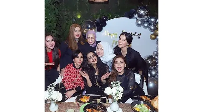 6 Momen Spesial Ulang Tahun Ibu Tasya Farasya, Panen Kado