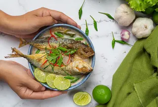 Sahabat Fimela, ikan kukus jahe kurma dapat menjadi menu buka puasa yang hangat dan pas untuk berbuka. [Dok/freepik.com/jcomp]