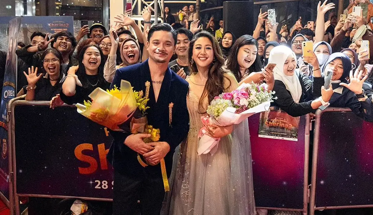 Sejak pengumuman akan dibuat sekuel, film Petualangan Sherina tentu sangat ditunggu banyak orang, terutama generasi 90-an hingga 2000-an awal. Sambutan meriah dari para penonton berkumandang di red carpet gala premiere film tersebut untuk Sherina dan Derby. (Liputan6.com/IG/@filmpetualangansherina)