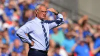 Manajer Leicester City, Claudio Ranieri, menyebut timnya tak kompak saat kalah 1-2 dari Hull City pada laga pembuka Premier League 2016-2017. (AFP)