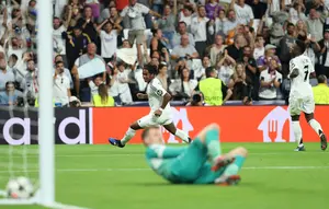 Pemain depan Real Madrid asal Brasil Endrick merayakan gol ketiga timnya selama pertandingan sepak bola putaran pertama Liga Champions UEFA antara Real Madrid CF dan Stuttgart VFB di stadion Santiago Bernabeu di Madrid pada 17 September 2024.Thomas COEX / AFP