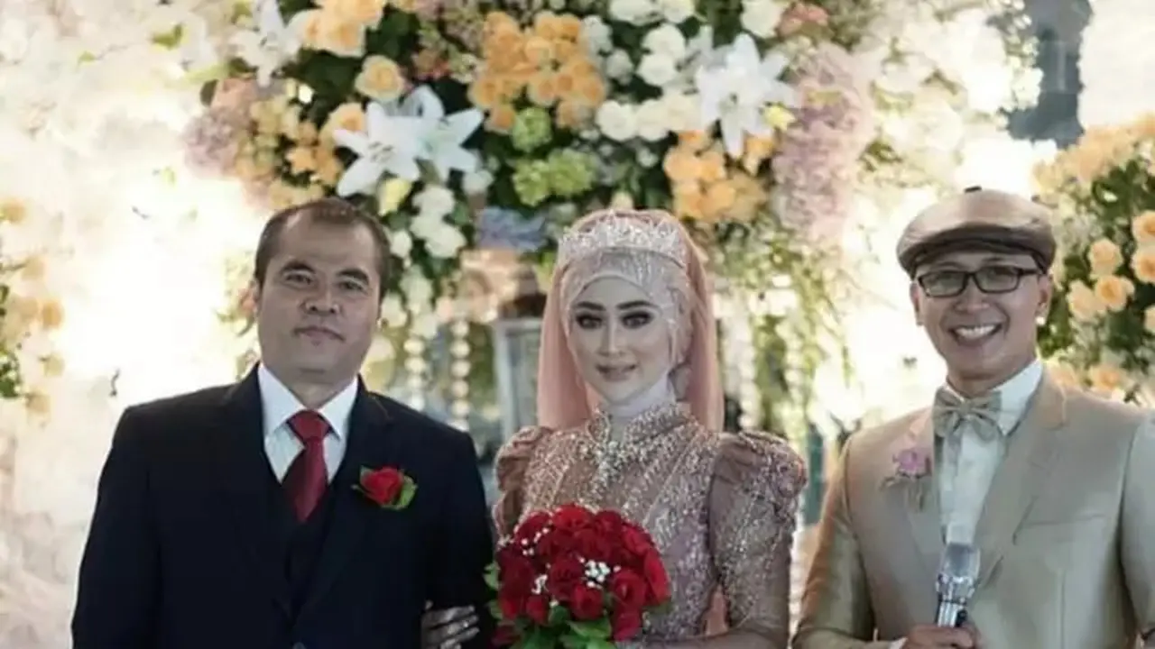 Pernikahan Aceng Fikri dengan mojang asal Bandung beberapa waktu lalu