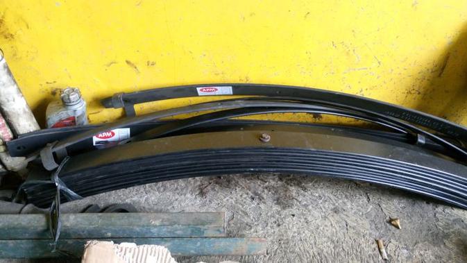 Trik agar Bantingan Grand Livina Empuk - Otomotif Liputan6.com