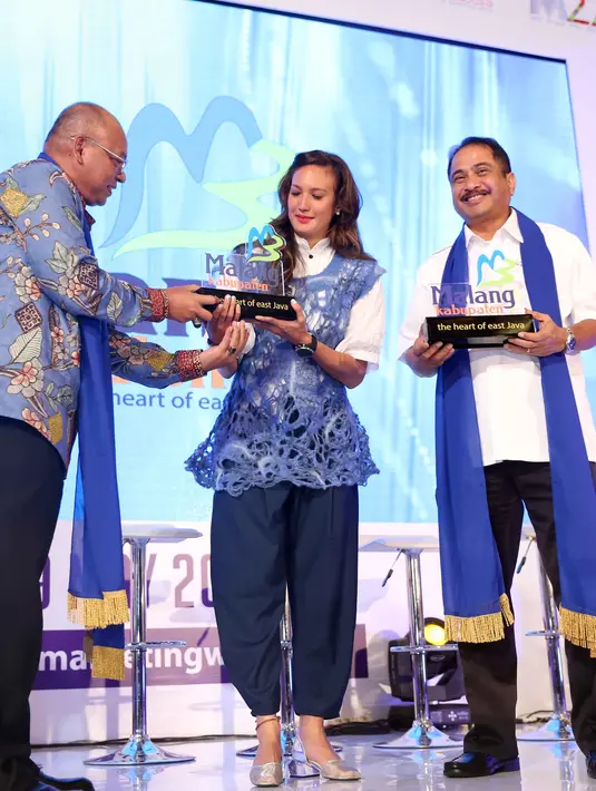 Gemar melakukan diving, tentunya menjadi alasan bagi Nadine untuk memilih pantai sebagai setinasi wisatanya. Ia pun menyebutkan beberapa pantai yang terdapat di daerah Jawa Timur yang akan dikunjungi. (Nurwahyunan/Bintang.com)