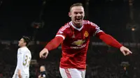 Selebrasi striker Manchester United, Wayne Rooney setelah menjebol gawang Swansea City pada laga Liga Inggris 2015/2016 di Old Trafford Stadium, Manchester (2/1/2016). Wayne Rooney menjadi pemain MU dengan raihan gol terbanyak di bawah manajer Alex Ferguson. Sejak didatangkan dari Everton pada awal musim 2004/2005 hingga 2012/2013 ia total mencetak 141 gol dari 178 laga. Hingga meninggalkan MU pada akhir musim 2016/2017 ia total mencetak 183 gol dari 393 laga. (AFP/Oli Scarff)