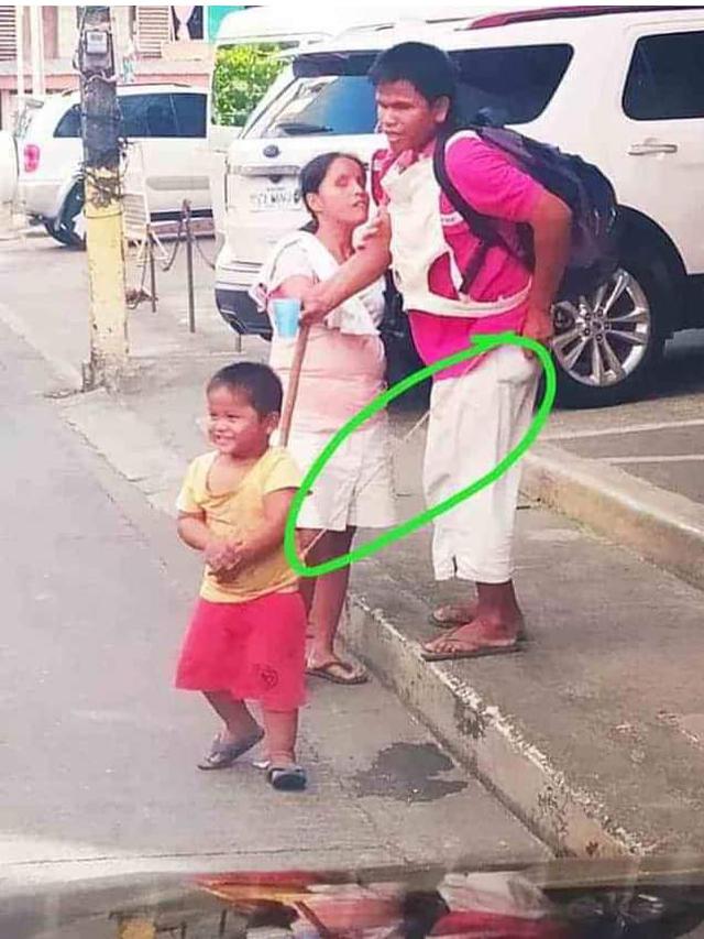 viral bocah tuntun orangtua tunanetra