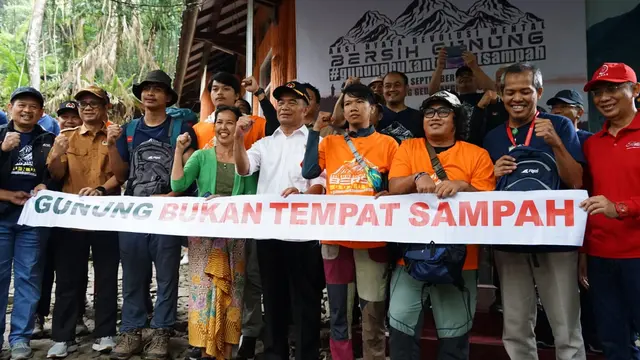 Menteri Koordinator Bidang Pembangunan Manusia dan Kebudayaan (Menko PMK) Muhadjir Effendy menghadiri Aksi Nyata Revolusi Mental Bersih Gunung Gede Pangrango, Jawa Barat. (Istimewa)