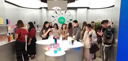 frank green menghadirkan sebuah pengalaman berbeda melalui acara bertajuk “Women in Every Colour”.